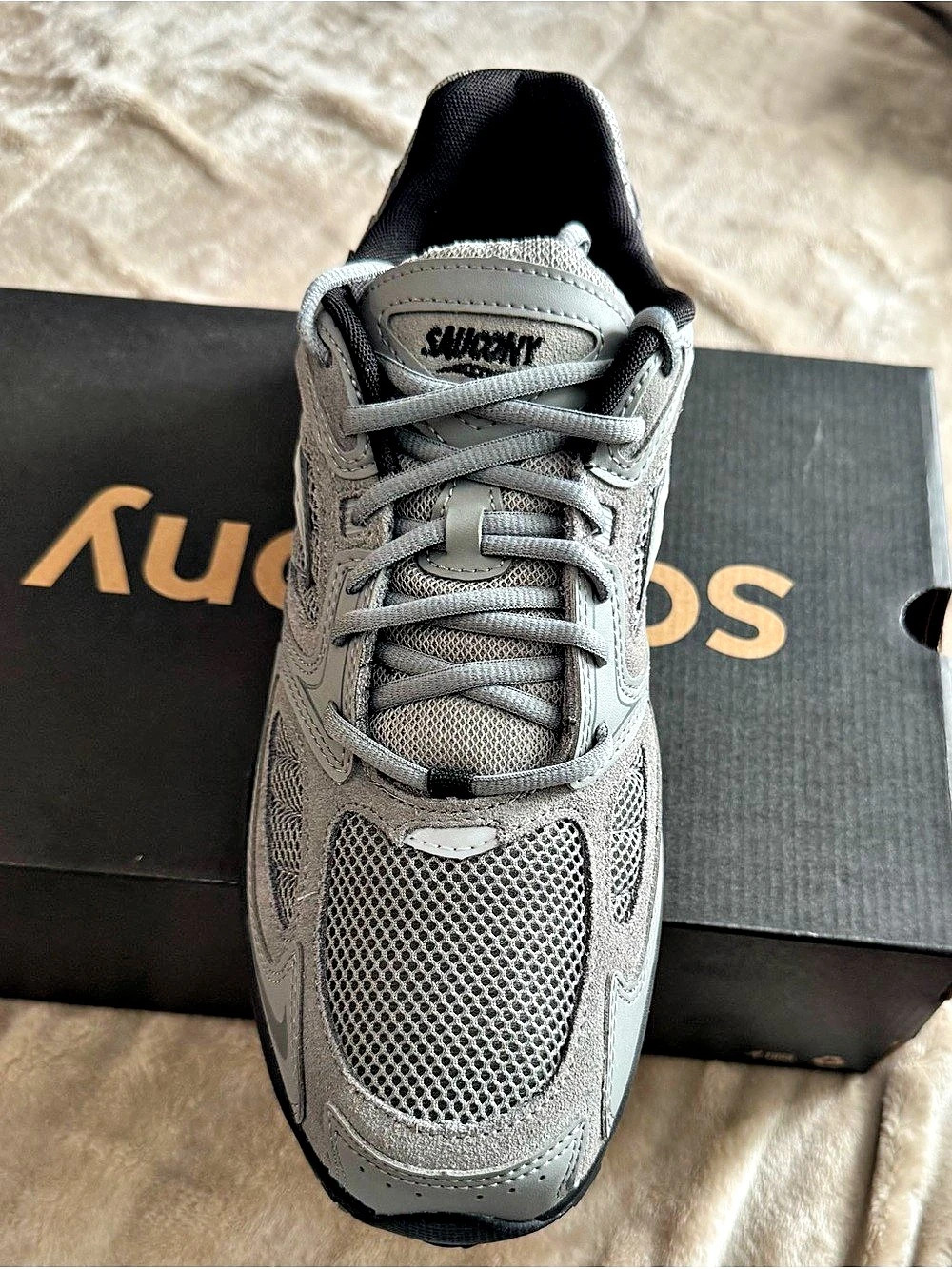 Saucony ProGrid Omni 9 Premium Gray Athletic Shoes Like New